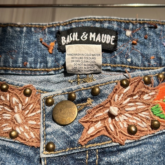 VTG Basil and Maude Embroidered Studded Jeans EC - Picture 8 of 13